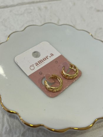 BRINCO ARGOLA VAZADA RISCOS SEMIJOIA