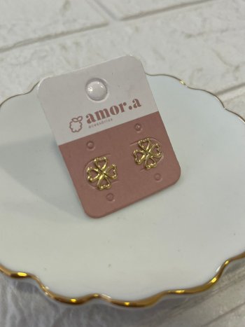 BRINCO TREVO DE QUATRO FOLHAS SEMIJOIA