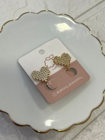 BRINCO SEMIJOIA DE PRESSÃO CORAÇÃO BRILHOS