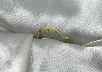 ANEL ONDULADO SEMIJOIA